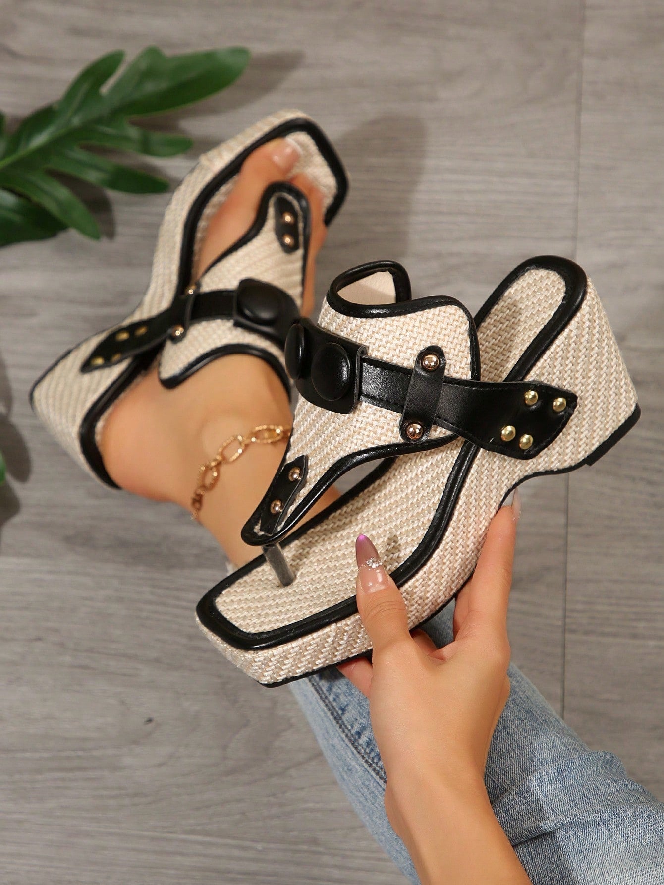 Plus Size Women's Rivet Thong Spring/Summer Platform Square Toe Sandals Beige